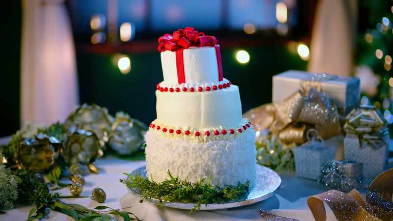 It's so pretty. - Look at that ribbon on it