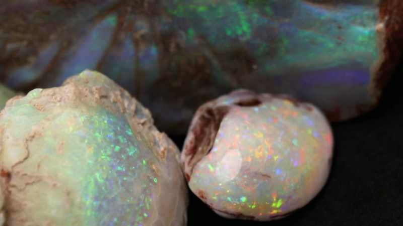 Its speciality is white opal