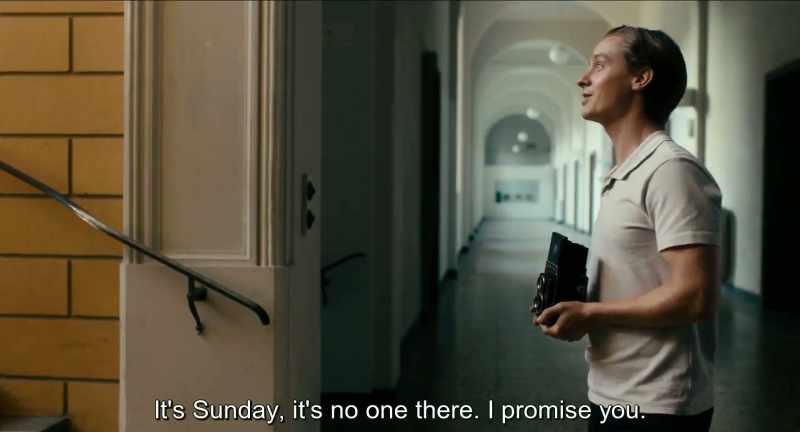 It's Sunday, no one is here. I promise you