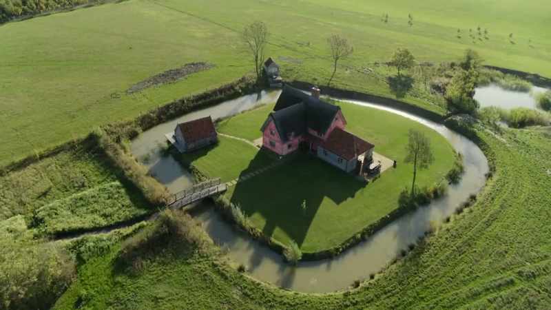 It's the only cottage I've stayed in with its own moat