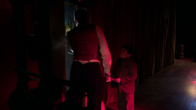 It's two minutes until curtain