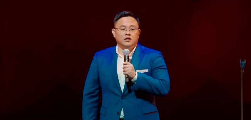 Itu acara komedi terbuka secara daring