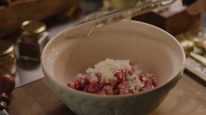 I've got some good minced lamb in the bowl