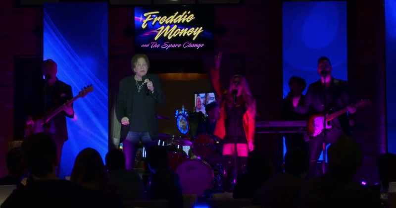 ��♪ I've got two tickets to paradise... ♪♪
