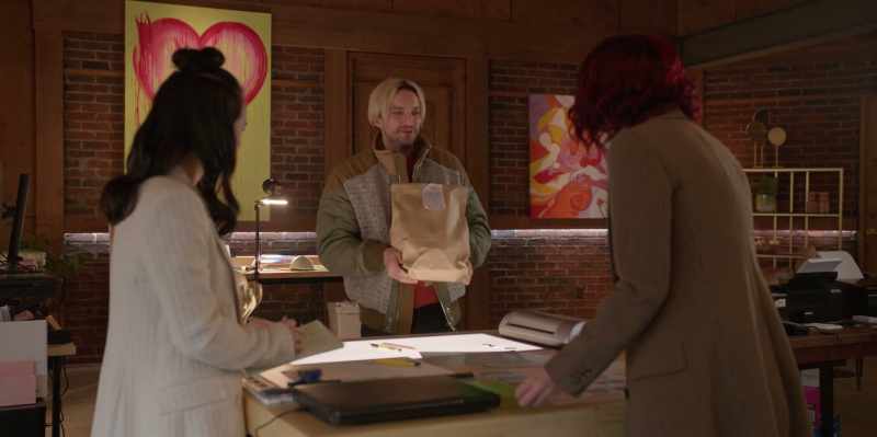I've got your dinner, girls