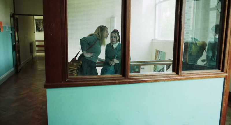 (Jack) Eddie... - (Girls indistinct)