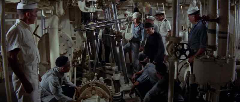 Jacking gear in. - [Chien, Chinese]