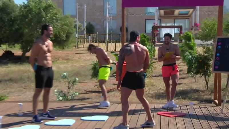 �JAVI: Oh! Tight! Tight! ‐(ALL CHEER)
