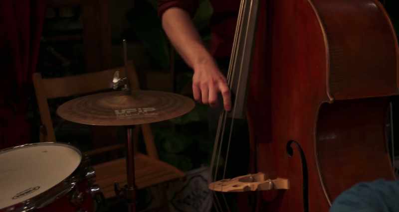 (jazzy blues music)