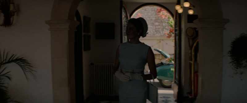 [Jennifer speaks French]