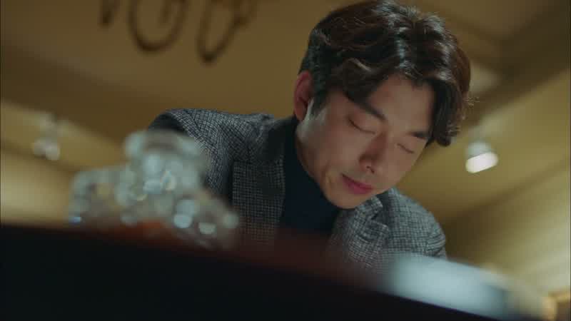 저 둘은 졸업식을 온 게 아니라 졸업식에 올 누군가를 보러 온 것 같은데