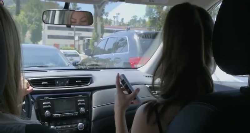 Jess, put your seatbelt on. - Of course, Momsy