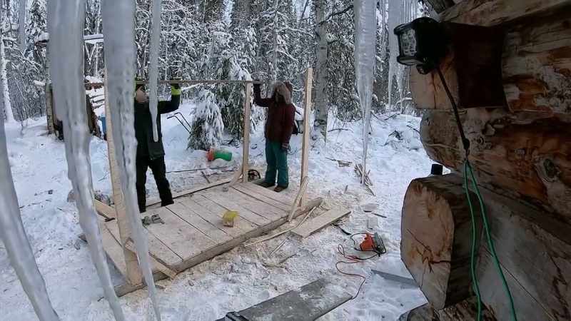 JESSI: With the posts and the roof