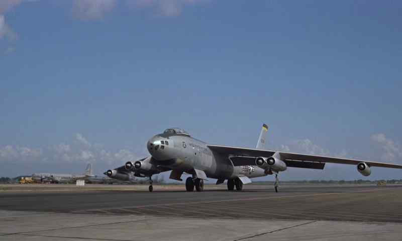 (jet engines roaring)