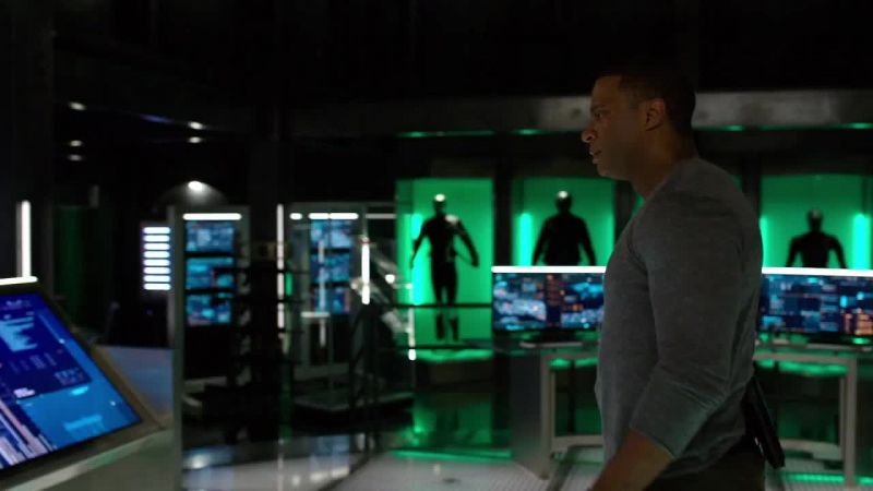 John: Black Canary, what's happening?