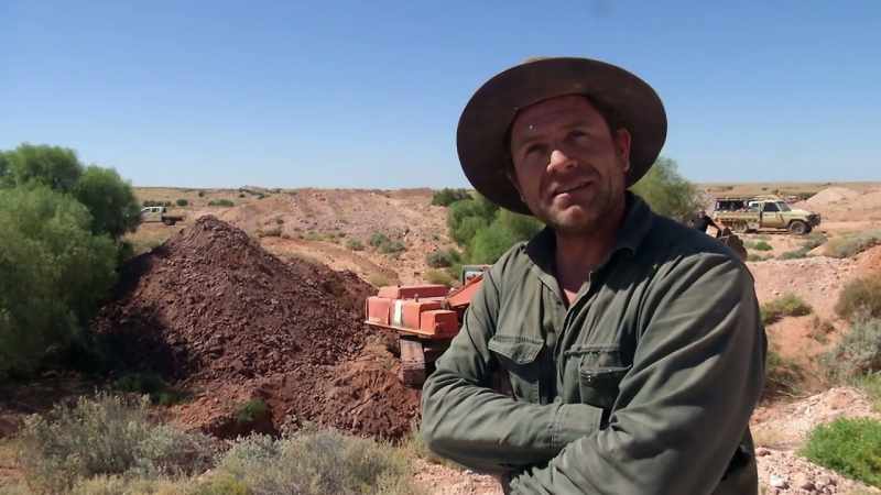 John's 290-horsepower excavator