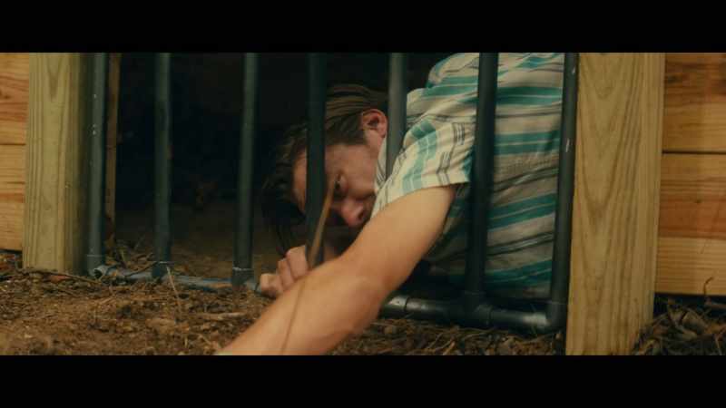 (Josh grunting)