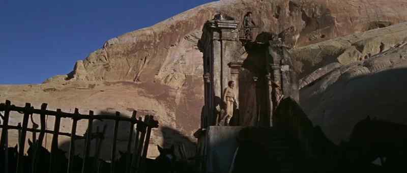 Juanito, to the north and south, okay? - Got it