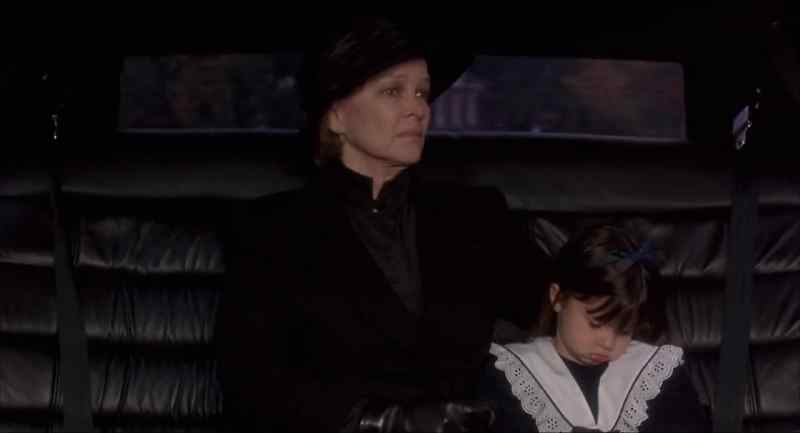 (JUDITH) Mo, come sit next to me