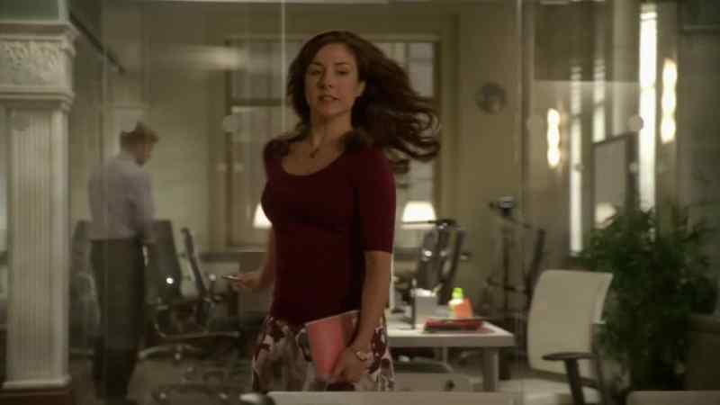 Julianne, we need to talk. - Uh, I need to prepare for a presentation
