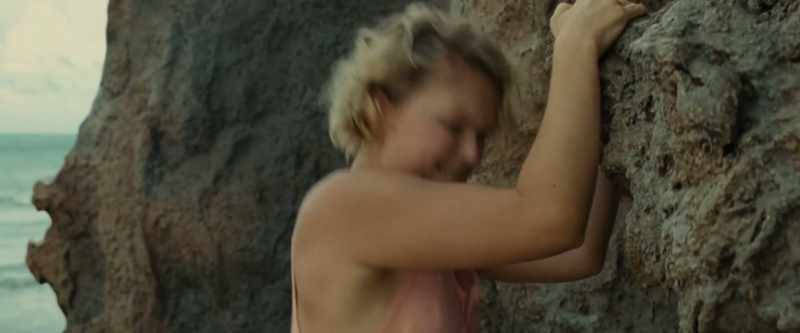 Kara, wait! Don't climb. Let me get your mother