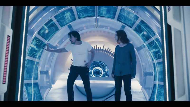 Katie: Oh, my God. A way off the ship