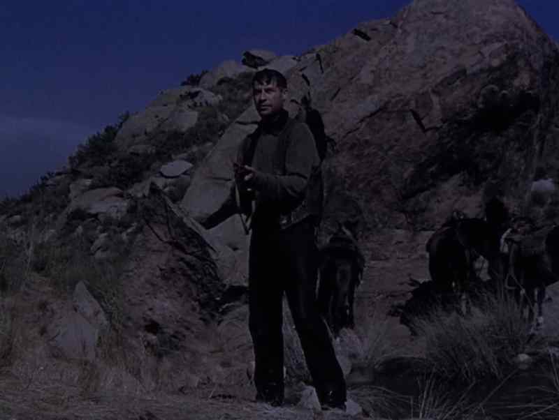 Keep your hand off that gun!