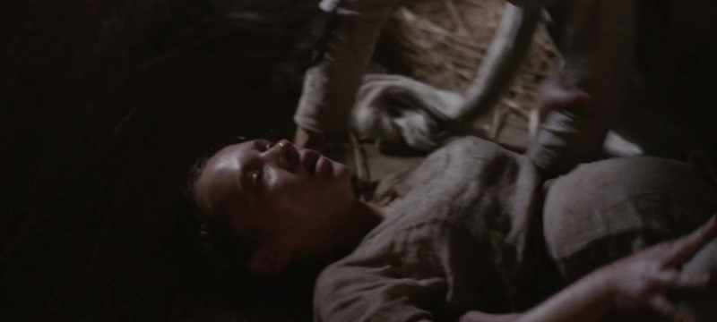 Keep her leg down. - Look at me. Look at me. Look at me