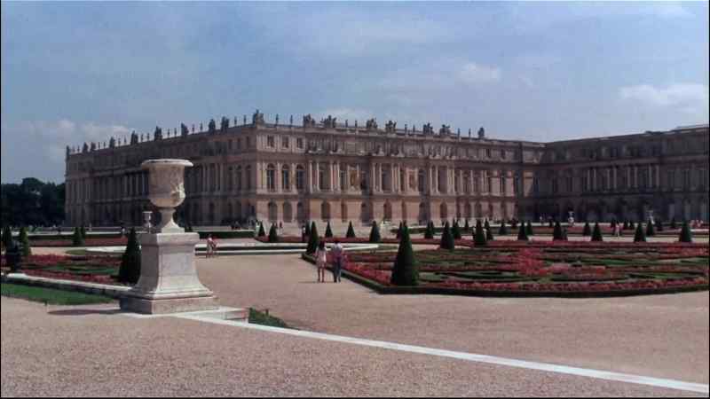 Kelly: NOT FAR FROM PARIS