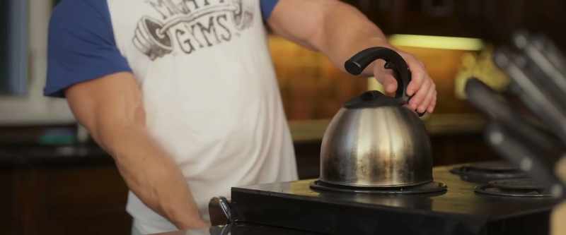 (kettle clattering)