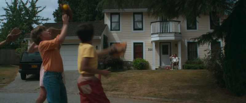 [kids playing]