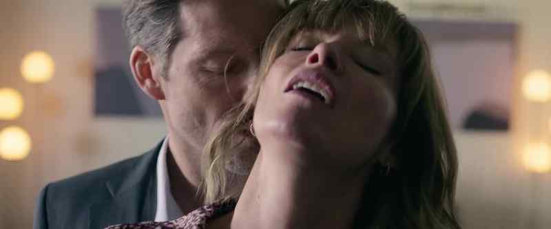 (KISSES) (GASPS)