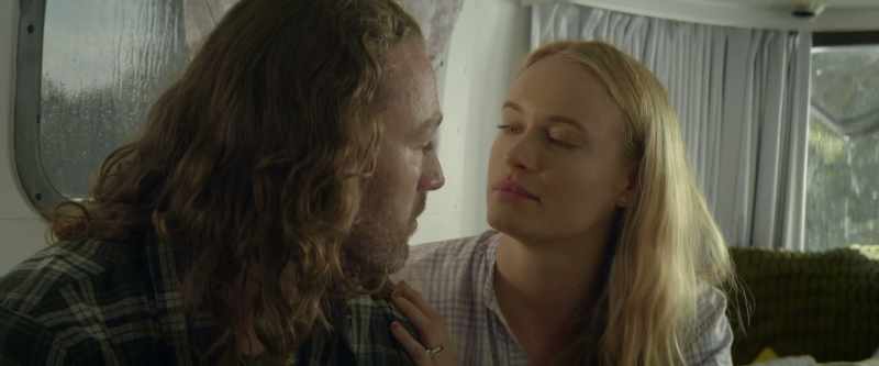 [KISSES]