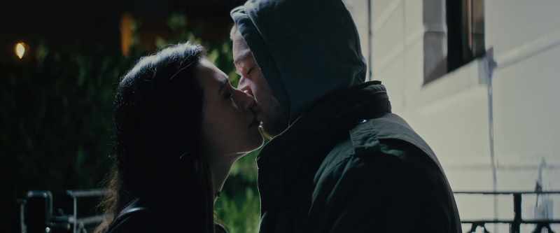 (KISSES)