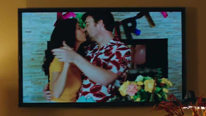 (Kissing)