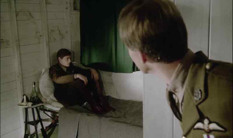 (knocking on door) -Can l come in?