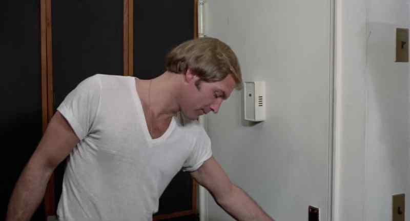 (KNOCKING)