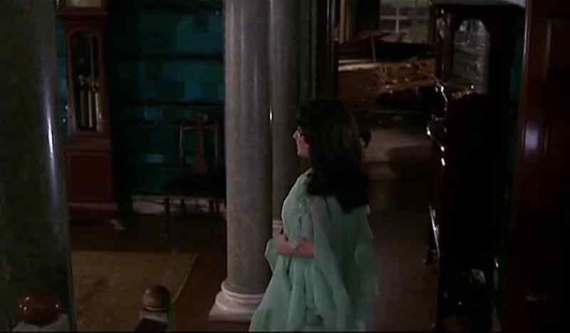 (Knocking)