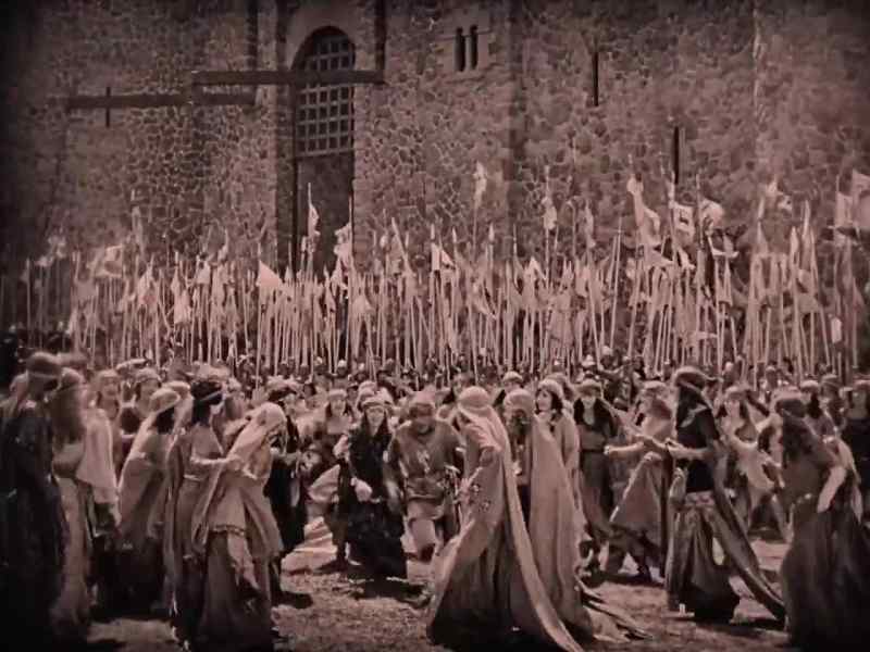 Ladies' eyes speak courage to their knights