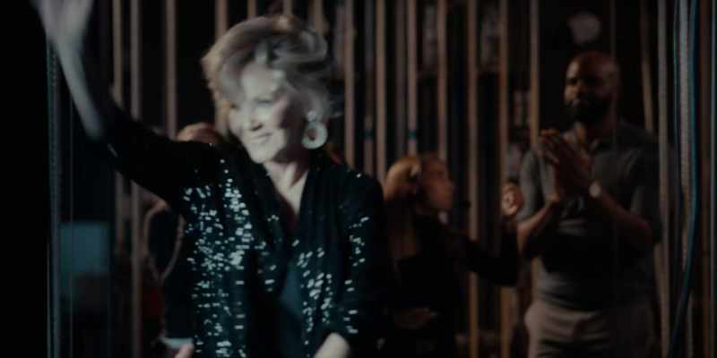 Ladies and gentlemen, Deborah Vance!