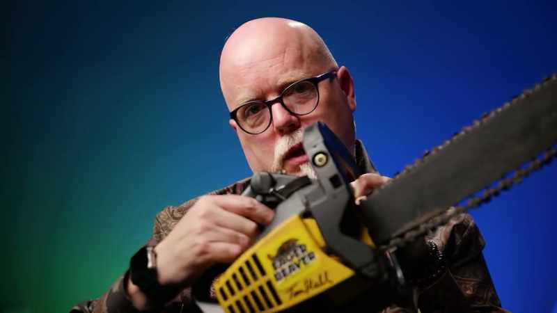 Ladies and gentlemen, the Doom chainsaw