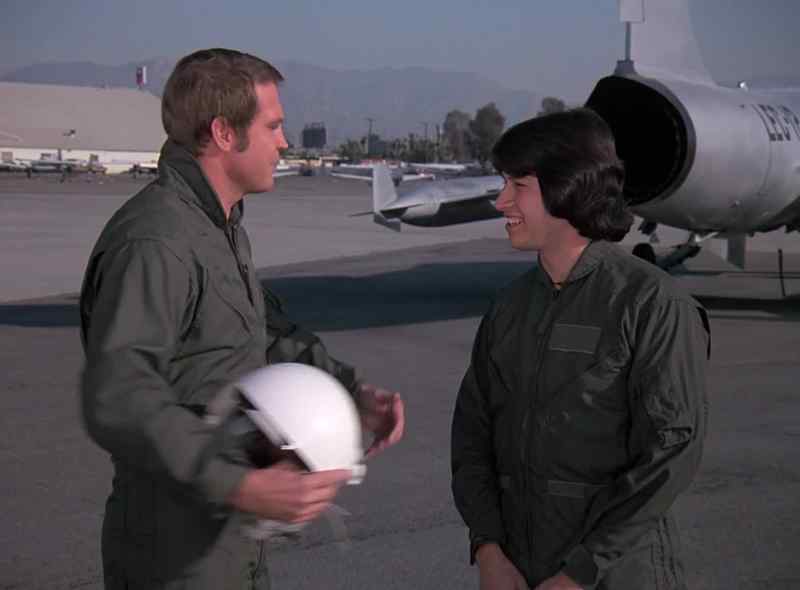 (LANDING GEAR WHIRS)