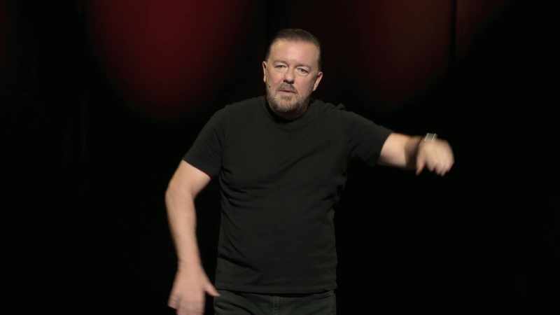 У школы, ты вместе с мамой, и она говорит: «Смотри, вон там педофил»