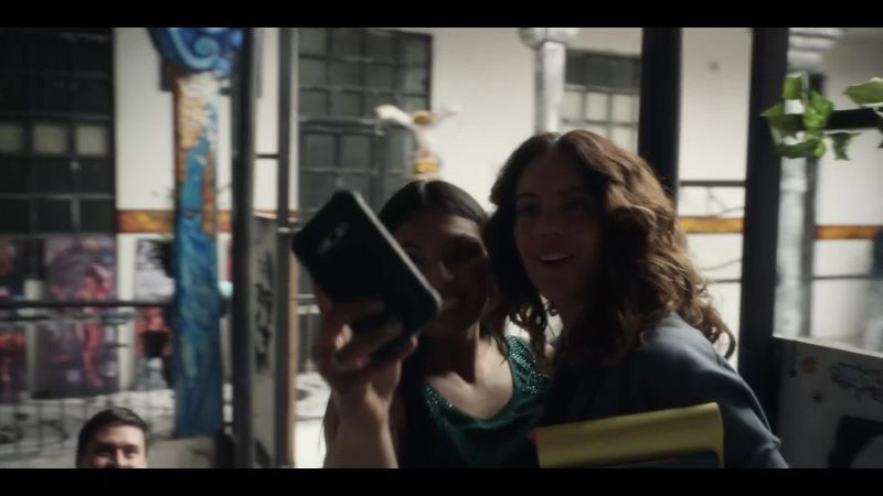 (laughs) -(camera clicks)