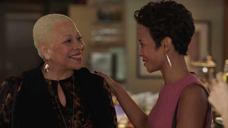 [laughs] - Okay, Auntie