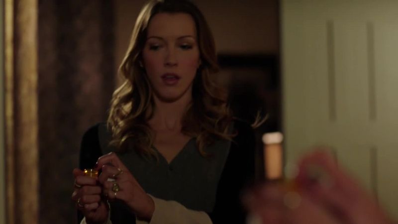 Laurel, Sara's here
