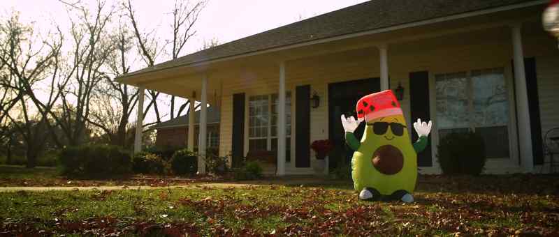 (leaves rustling) (tense suspenseful music)