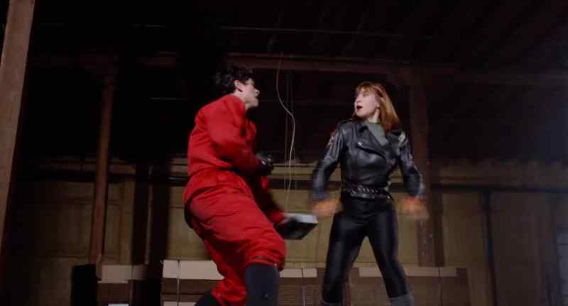 Lee, come on, get her!