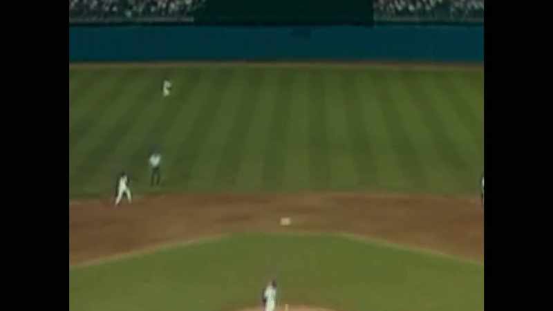 Lee makes contact