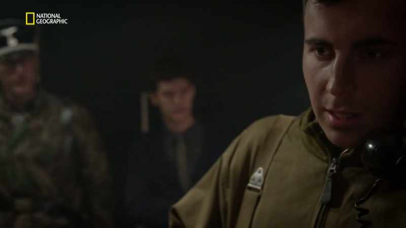 Lee passes word to his men in the gatehouse